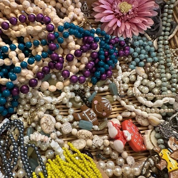 Estate Jewlery lot vintage and modern over 3lbs 
Wearable and craft-able - Picture 11 of 14